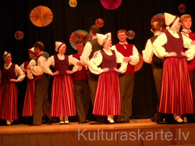 Sadancis "Krāsaini sapņi" Jaunannā 2011